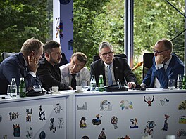 Polský premiér Donald Tusk, ukrajinský prezident Volodymyr Zelenskyj,...
