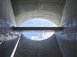 Skute�n� je to jakýsi komín, který p�ivádí sv�tlo p�ímo do interiéru, který...