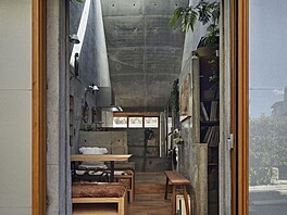 Na vysv�tlenou, Hosaka se svou �enou deset let bydlel v dom� (o rozloze...