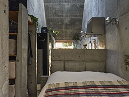 Výrazným rysem stavby jsou dv� nad sebou zak�ivené st�echy, které se spojují v...