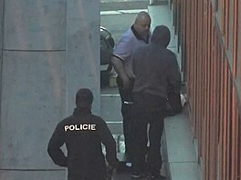 S ukradeným trezorem utekl ped budovu Policejního prezídia, kde se pokusil...