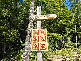 Návtvnické centrum Srní vetn vlího výbhu je pro turisty zavené. Správci...
