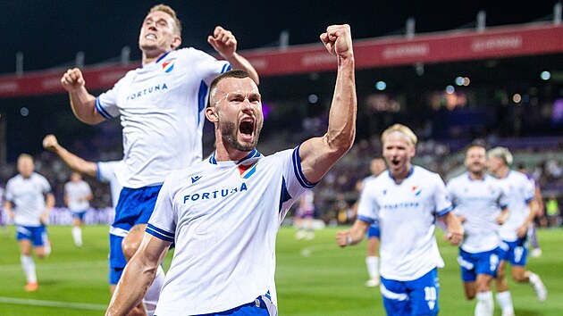 Erik Prekop v euforii po prom�n�né penalt� na h�i�ti Austrie Víde�.