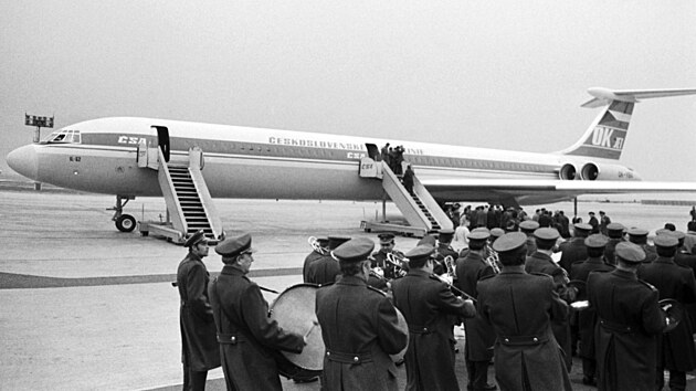 D�lkov� tryskov� letoun sov�tsk� v�roby Ilju�in Il-62 p�e�el 29. ��jna 1969 v Praze slavnostn� do majetku �eskoslovensk�ch aerolini� (�SA). Na sn�mku z�b�r z uv�t�n� na ruzy�sk�m leti�ti.