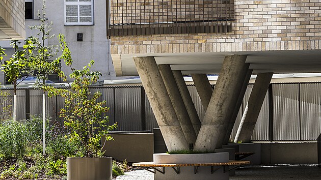 Bytov komplex Pekrensk dvr se od ostatnch li konceptem klubovho bydlen. Obyvatel maj k dispozici recepci, wellness, fitness, coworking. (srpen 2025)