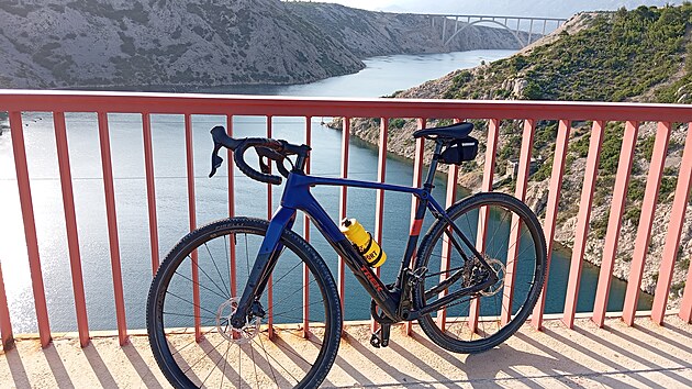 Cestu jsme absolvovali na štěrkoletu Trek Checkpoint.