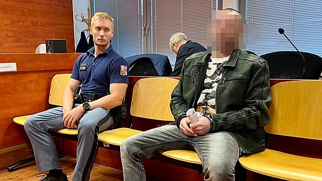 Mu, jen podle obaloby v Domaslavicích na Teplicku zavradil svého otce,...