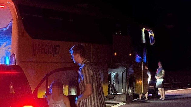 Policie zastavila autobus RegioJetu u Panensk�ho T�nce. �idi� nad�chal 2,7 promile. (15. srpna 2025)