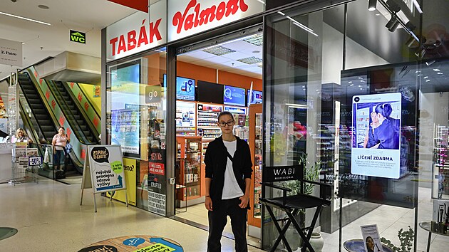 Test prodeje alkoholu a cigaret mladistvm. Tabk Valmont v obchodnm centru Omega v Brn. (5. srpna 2025)