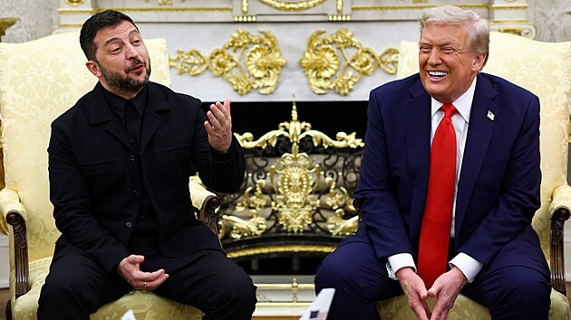 Americký prezident Donald Trump s ukrajinským prot�j�kem Volodymyrem Zelenským...
