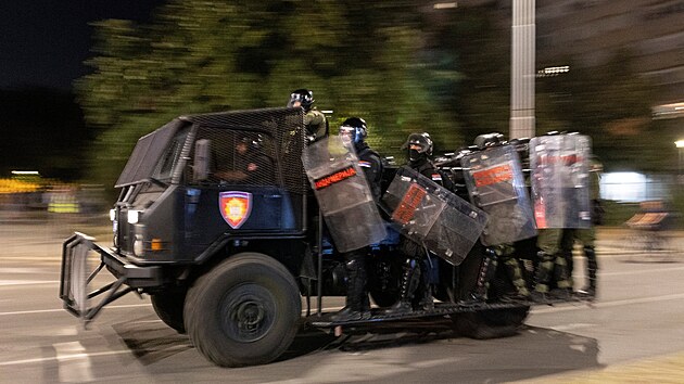 V Srbsku lid� op�t protestovali proti prezidentu Vu�i�ovi. (16. srpna 2025)