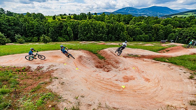 Vhled na Krkonoe z Bike parku v Mladch Bukch (19. ervence 2025)