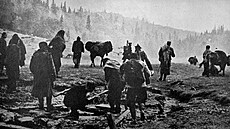 Fotograf a divadelní re�isér �or� Skrigin za války dokumentoval �ivot Titových...