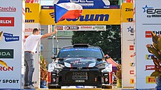 Posádka Filip Mare, Radovan Bucha na startu Barum Czech Rally Zlín na námstí...