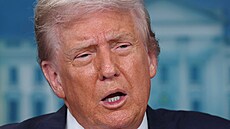 Americký prezident Donald Trump hovoí na tiskové konferenci, na které oznámil...