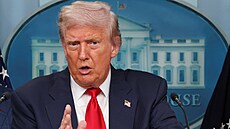 Americký prezident Donald Trump hovoí na tiskové konferenci, na které oznámil...