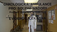 Michal Eid, onkolog z Interní hematologické a onkologické kliniky FN Brno a...