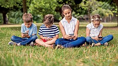 Kadé dít zhruba od devíti let vku hledá vlastní identitu. Zaínající...