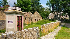 Telefonní budku dnes místní spolek vyu�ívá jako malé muzeum zmizelé vesnice.