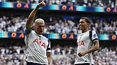 Richarlison z Tottenhamu slaví gól v duelu s Burnley.