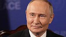 Americký prezident Donald Trump s prezidentem Vladimirem Putinem zahájili...