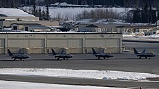 Alja�ská vojenská základna Elmendorf-Richardson se nachází v prost�edí, které...