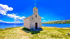 Vesnice Posedarje na b�ehu Novigradského mo�e v Chorvatsku