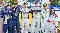 Stupn� vít�z� na Barum rally: zleva druhá posádka Jon Armstrong, Shane Byrne,...