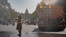 Obyvatele Prahy suují tropické teploty. (14. srpna 2025)