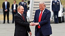 Ruský prezident Vladimir Putin a americký prezident Donald Trump na vojenské...