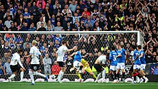 Jorne Spileers posílá mí� do sít� Rangers a za�izuje druhý gól Brugg.