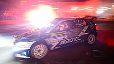 P�i páte�ní no�ní m�stské rychlostní zkou�ce Barum Czech Rally v prostoru...