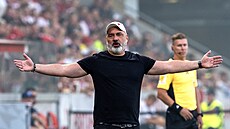 Slávistický kou� Jind�ich Trpi�ovský b�hem domácího utkání s Teplicemi.