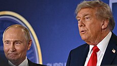 Ruský prezident Vladimir Putin a americký prezident Donald Trump na vojenské...