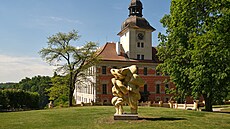 Socha�ský park Zámku Bechyn� - dílo Tonyho Cragga Castor and Pollux (2025)