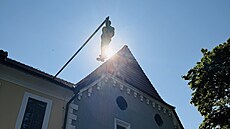 Socha�ský park Zámku Bechyn� - dílo Davida �erného (2025)