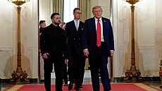 Americký prezident Donald Trump a ukrajinský prezident Volodomyr Zelenskyj na...