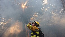 Lesní po�ár ve Vilar de Condes ve �pan�lské Galicii. (15. srpna 2025)