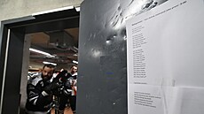 Seznam hrá�� v kabin�, vlevo Radko Gudas.