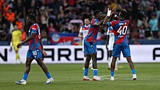 Plze�tí fotbalisté se radují z gólu v odvetném zápase Ligy mistr� proti...