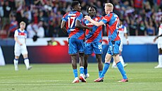 Plzetí fotbalisté se radují z gólu v odvetném zápase Ligy mistr proti...
