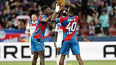 Plzetí hrái se povzbuzují v odvetném utkání Ligy mistr proti Rangers.