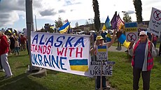 Ruská delegace je na Aljace, v Anchorage protestovali na podporu Ukrajiny