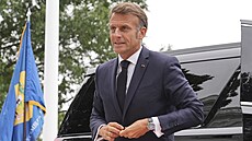 Francouzský prezident Emmanuel Macron p�i p�íjezdu na sch�zku s prezidentem...