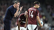 Spar�anský kou� Brian Priske udílí pokyny Kade�ábkovi s Birman�evi�em b�hem...