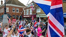 Okolo hotelu Epping se v posledních týdnech konaly protiimigra�ní protesty,...