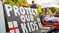 Okolo hotelu Epping se v posledních týdnech konaly protiimigra�ní protesty....