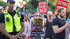 Okolo hotelu Epping se v posledních týdnech konaly protiimigra�ní protesty....