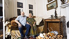 Charles a Patricia se t�ili, �e sídlo v seniorském v�ku prodají a budou si...