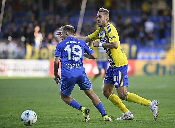Jan Kalabika (íslo 91) promnil v závru prvního poloasu sobotního zápasu...
